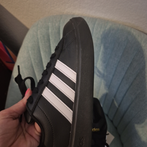 Adidas Black and White Classic Sneakers Woman Size 6 - Picture 8 of 12